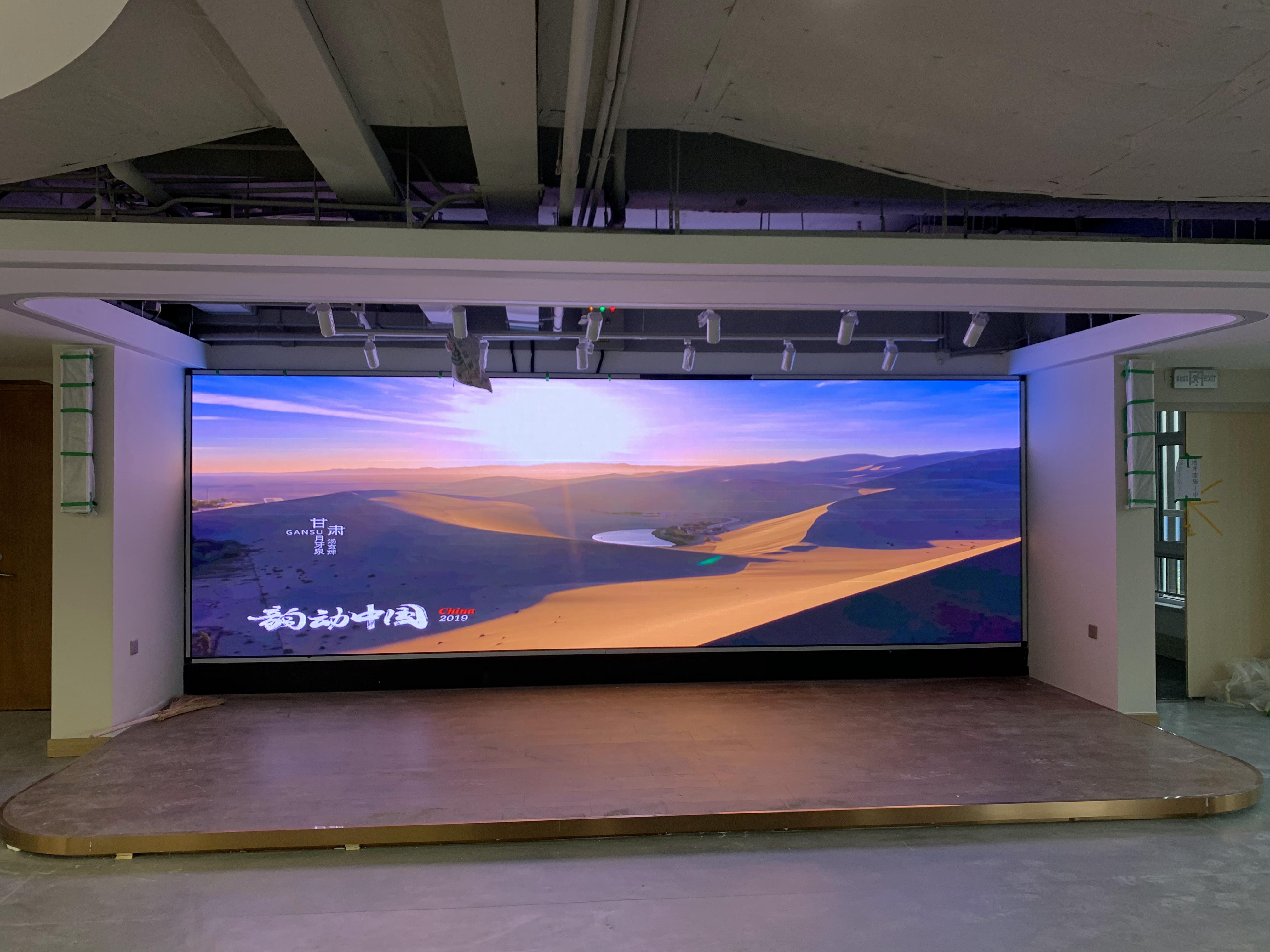 文旅項(xiàng)目中，戶(hù)外LED顯示屏如何與燈光秀、互動(dòng)裝置結(jié)合打造沉浸式體驗(yàn)？