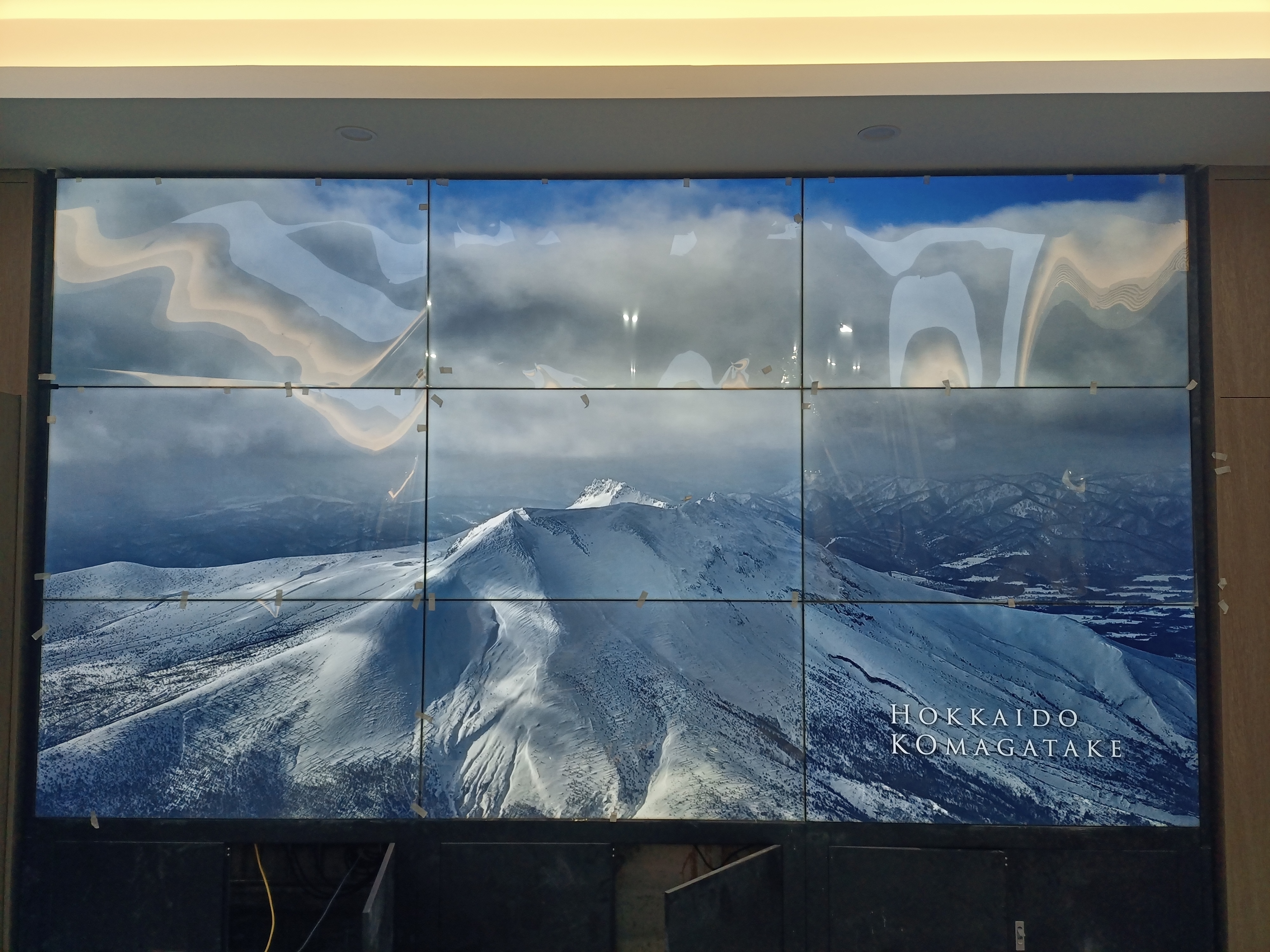  “LED廣告機(jī)裝在門(mén)店左手邊還是右手邊？消費(fèi)者動(dòng)線(xiàn)黃金位選取法”