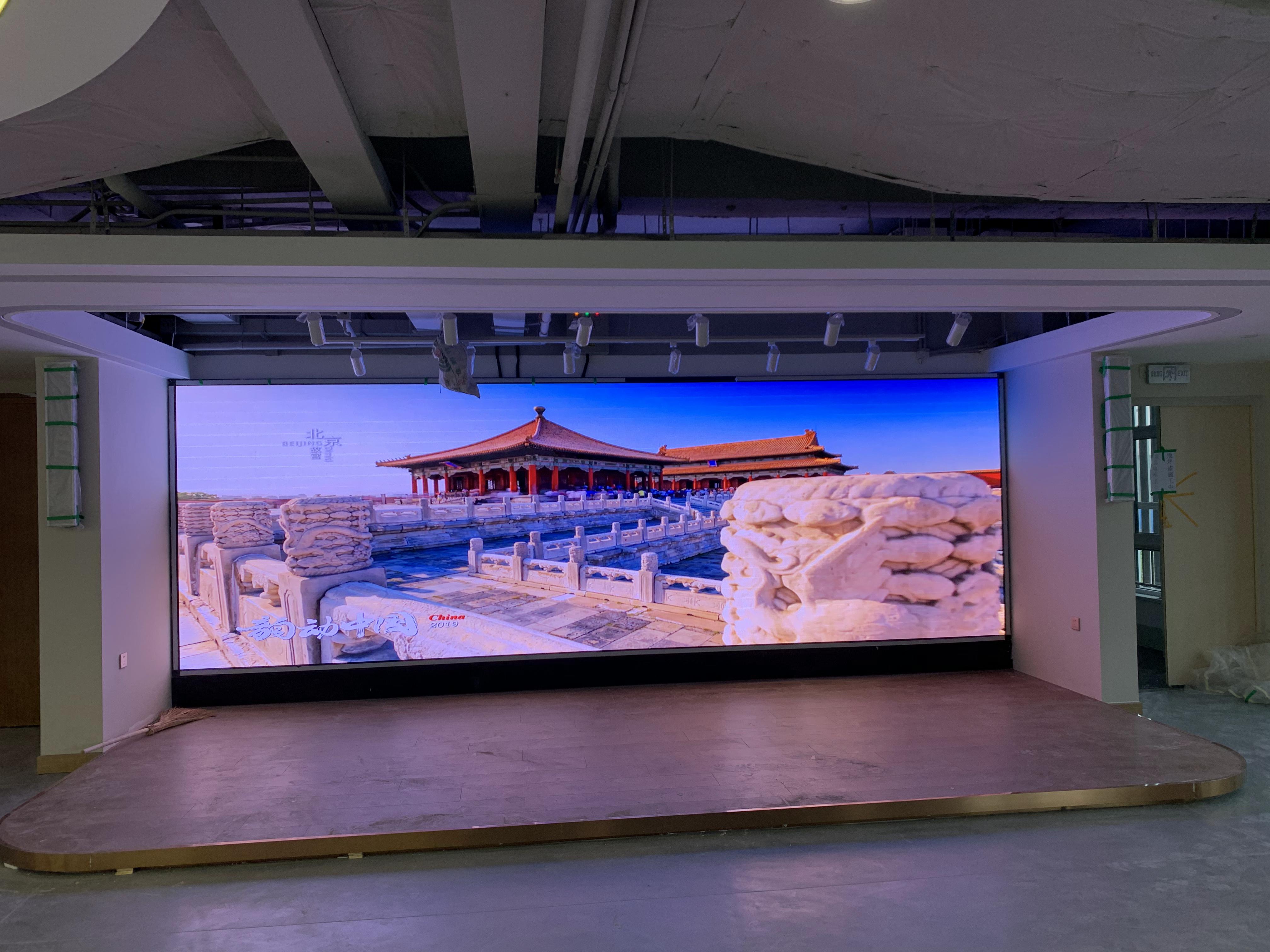 不同類型的LED芯片（如國產(chǎn)、進口）對顯示屏的壽命和穩(wěn)定性有哪些影響？