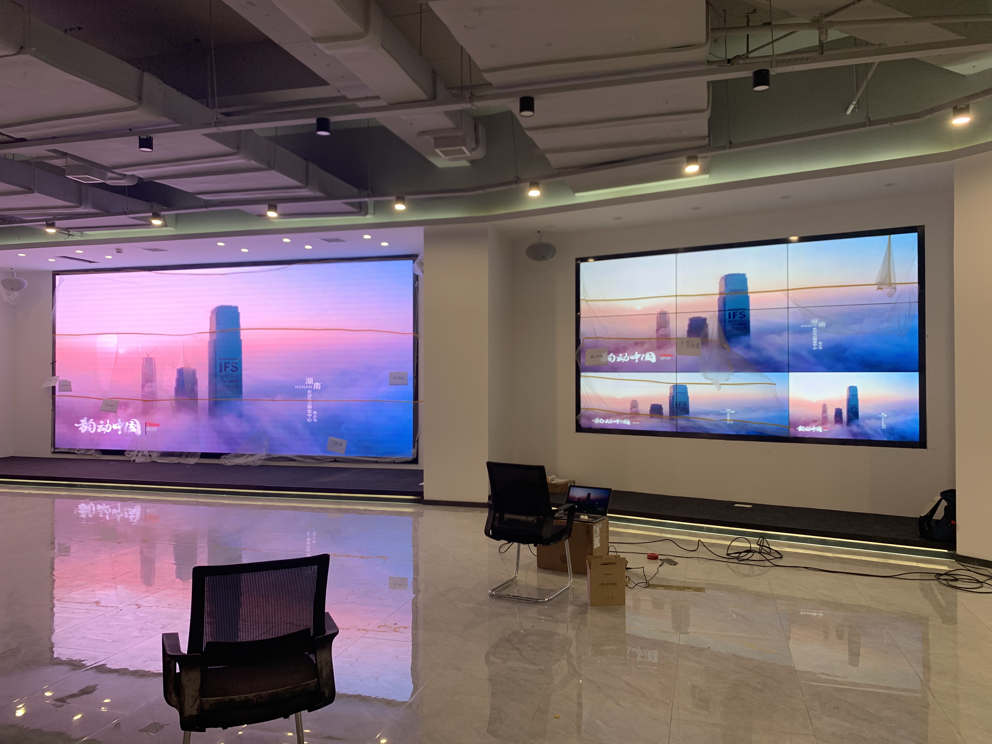 戶(hù)外屏的電源系統(tǒng)需要具備哪些防護(hù)措施，才能防止雷擊和漏電風(fēng)險(xiǎn)？